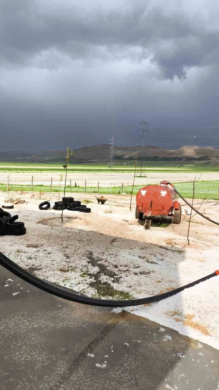 Aniden Bastıran Dolu Yağışı Hayatı Felç Etti