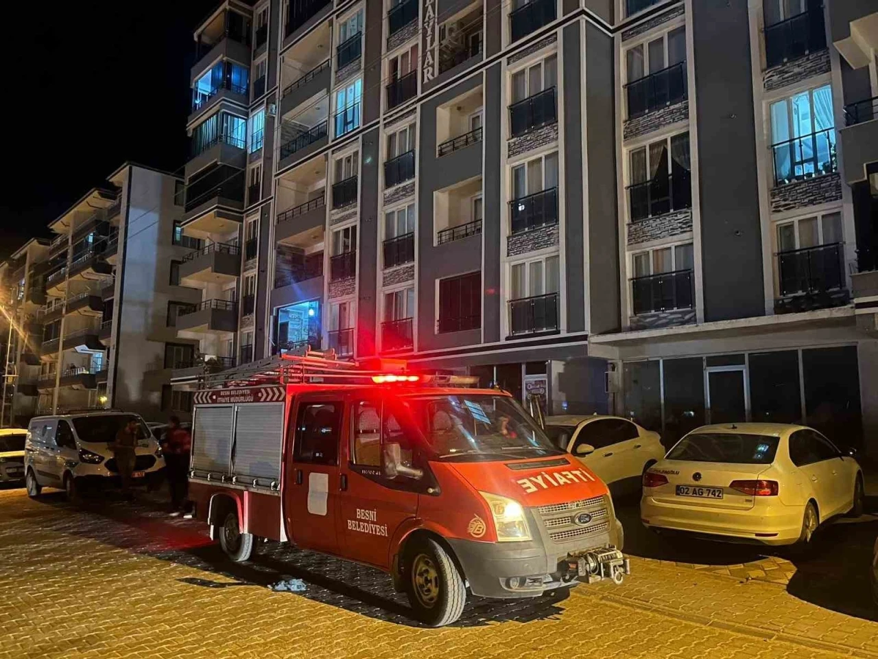 Apartmandaki Gaz Kokusu Besni’de Paniğe Yol Açtı