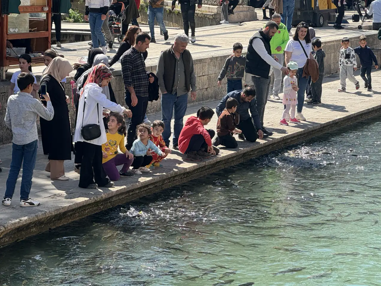 Baharın Müjdecisi Günler: Balıklıgöl'de Yoğunluk