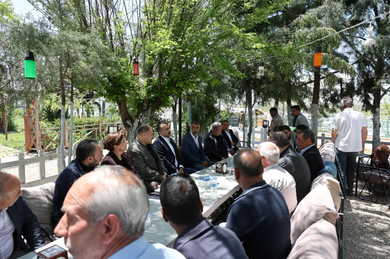 Başkan G&uuml;lpınar Birecik Sofrasına Konuk Oldu