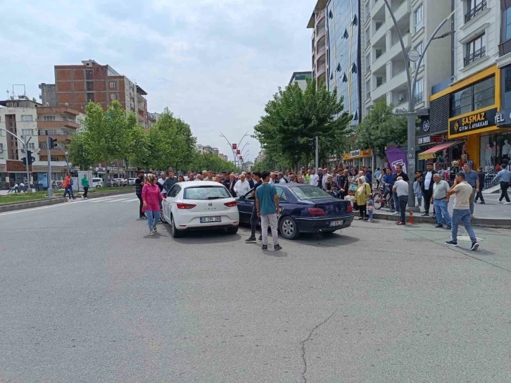 Batman'da Trafik Kazası Sonrası Tartışma: Kadın Sürücü Trafik Dersi Verdi