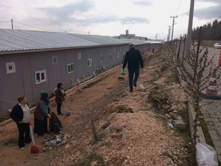 Besni'de Konteyner Kentte Sağlık Önlemi: İlaçlama Çalışmaları Başladı