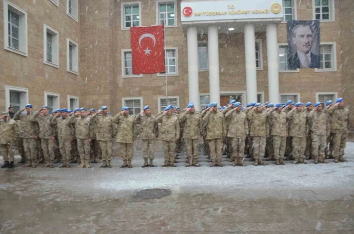 Beytüşşebap'ta Kar Altında Çanakkale Zaferi Kutlaması: Mehmetçik ve Öğrenciler Bir Arada