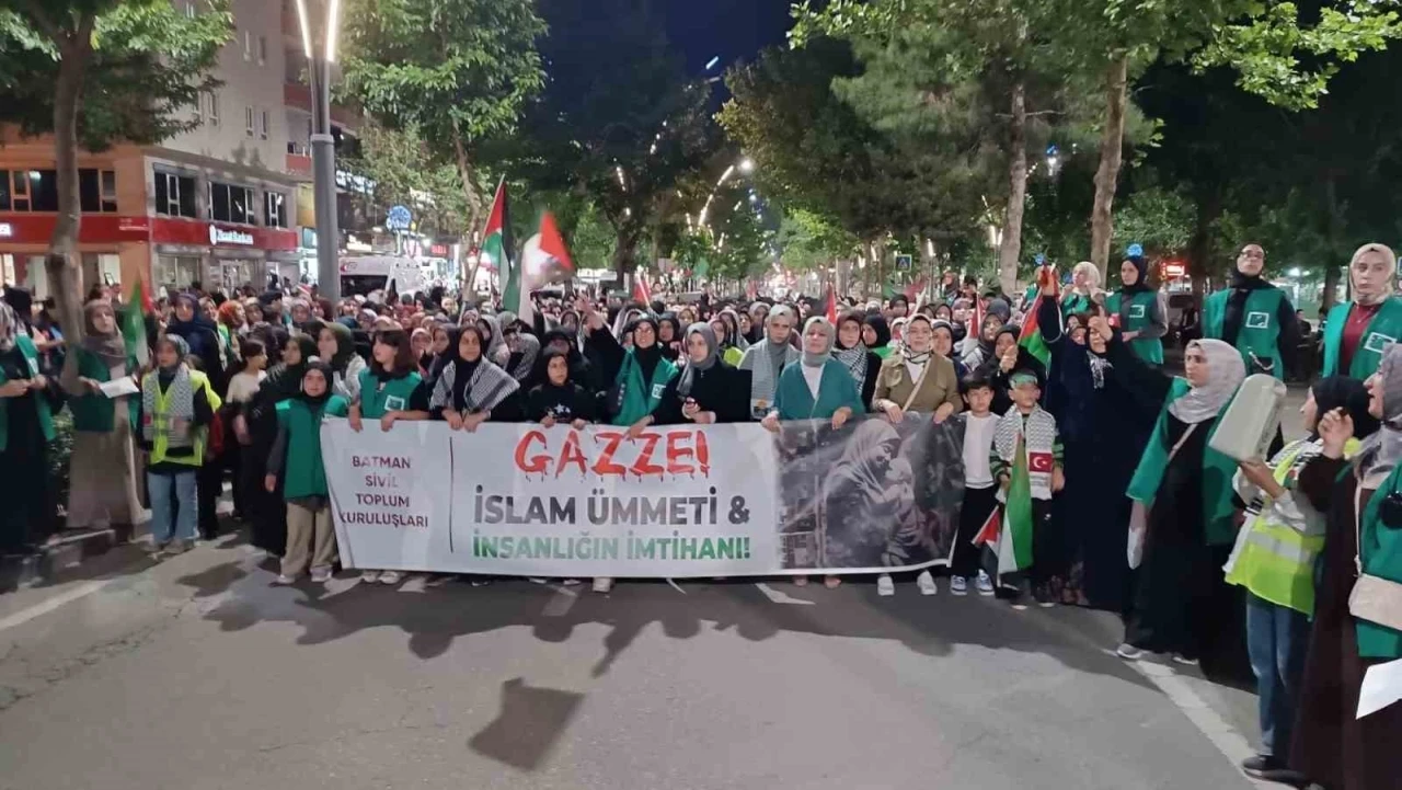  Binlerce kişi Gazze için yürüdü