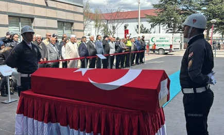 Bolu'da Hayatını Kaybeden Polis Memuru İsmail Elmas'ın Cenazesi Memleketi Artvin'e Uğurlandı