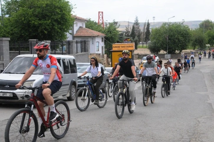 Cizre'de Gençlik Haftası Coşkusu: Bisiklet Turu ile Kutlama
