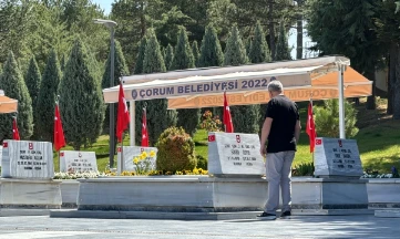 Çorum'da Şehit Kabirlerine Bayram Şekeri Bırakıldı