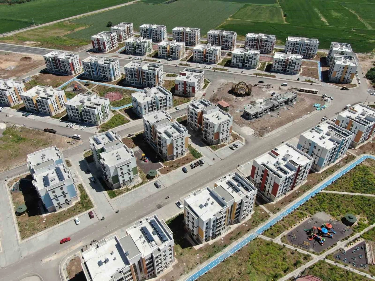 Depremzedeler Yeni Evlerine Kavuştu: &quot;Artık Rahat Uyuyabiliyoruz&quot;