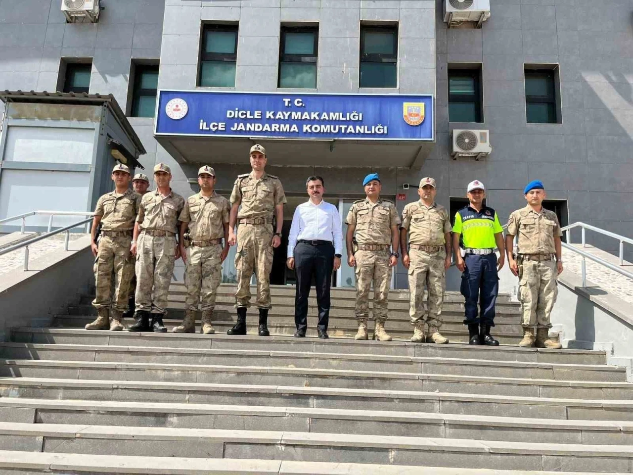 Dicle Kaymakamı Mustafa Atış, Jandarma Personeliyle Bir Araya Geldi