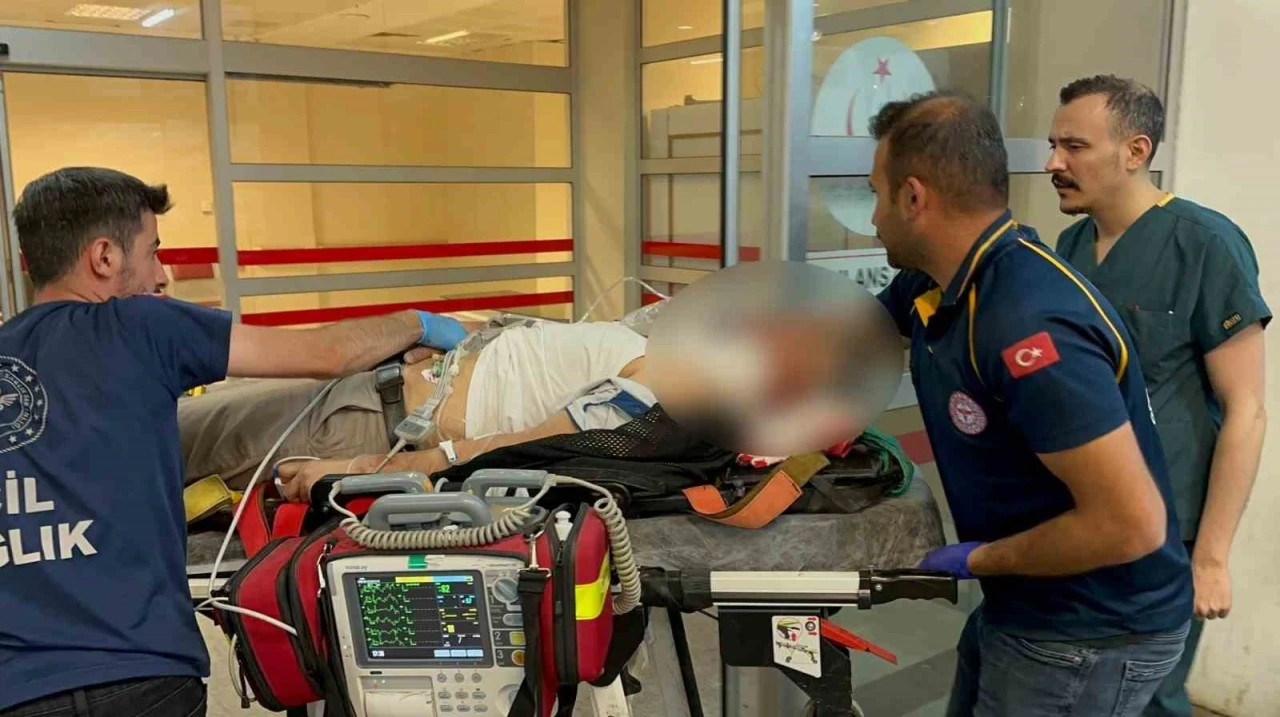  Direksiyon Hakimiyetini Kaybeden Sürücü Bariyerlere Çarptı, 1 Ağır Yaralı