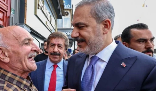 Dışişleri Bakanı Fidan, Adana Esnafını Ziyaret Etti: Vatandaşlarla İç İçe