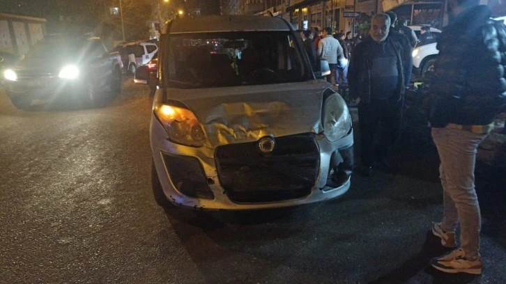 Diyarbakır Bismil'de Korkutan Kaza: Otomobil Manava Çarptı