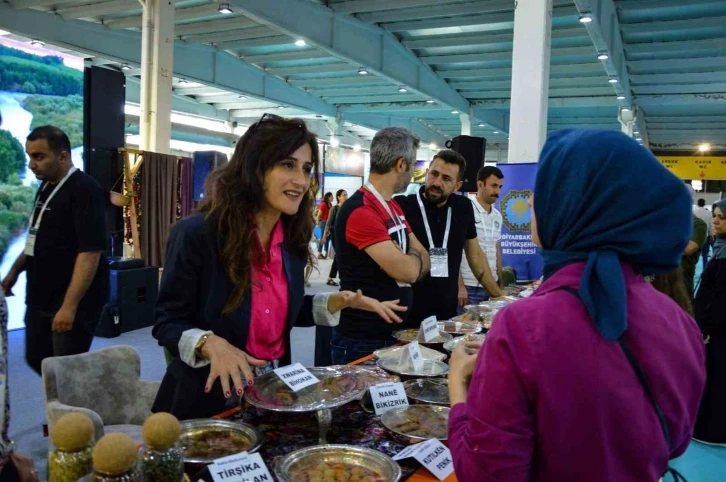 Diyarbakır Büyükşehir Belediyesi, Mezopotamya Turizm ve Gastronomi Fuarı'nda Kentin Lezzetlerini Sergiledi