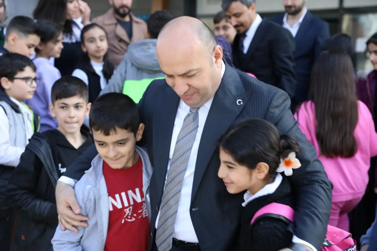 Diyarbakır'da Eğitime Destek: Ali Emiri Bilgievi Cezeri Bilim Merkezi'nde Yeni Dönem