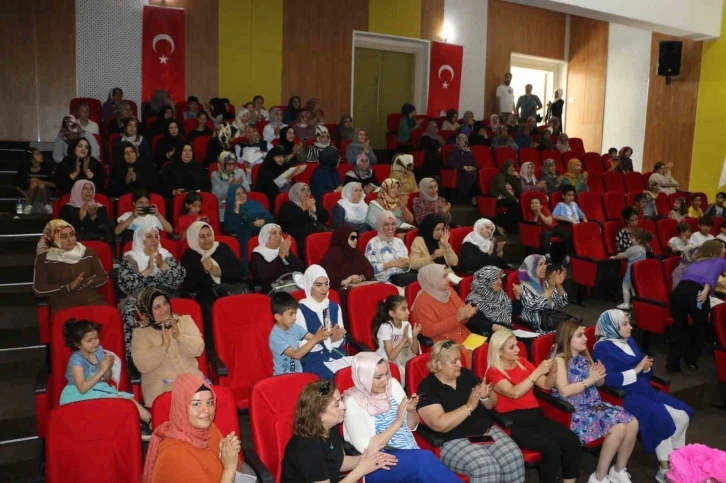 Diyarbakır'da Kadınlar İçin Okuma Yazma Seferberliği: Rabia-Tül Adeviyye'de Coşkulu &quot;Okuma Bayramı&quot;