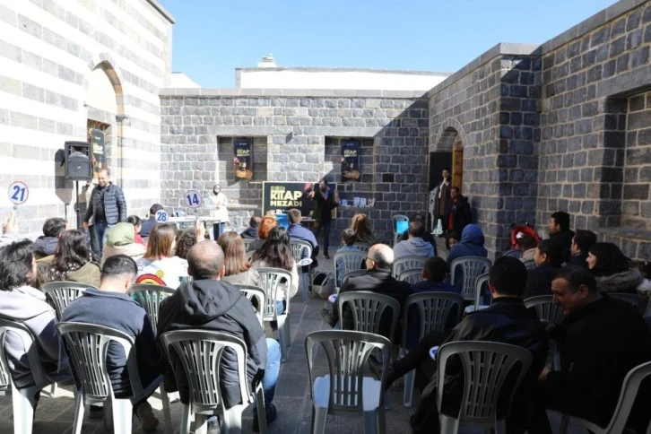 Diyarbakır'da Kültürel Mirası Canlandıran Kitap Mezadı