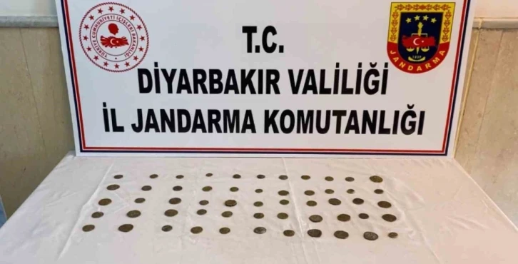 Diyarbakır'da Tarihi Eser Operasyonu: 57 Sikke Ele Geçirildi