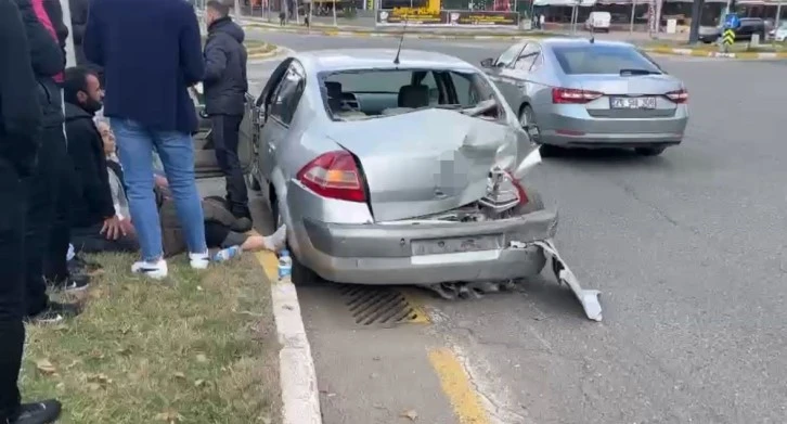 Diyarbakır'da Trafik Kazası: Minibüs ile Otomobil Çarpıştı, 2 Yaralı