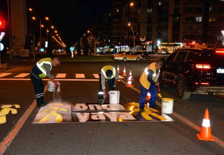 Diyarbakır'da Yol Güvenliğini Artıracak Çalışmalar Devam Ediyor