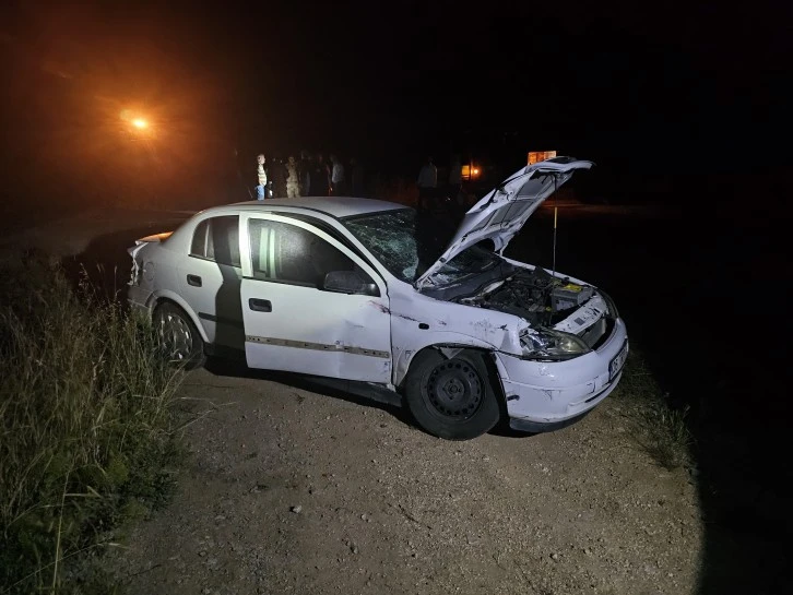 Diyarbakır'da Yük Treninin Otomobile Çarpması Sonucu İki Kişi Yaralandı