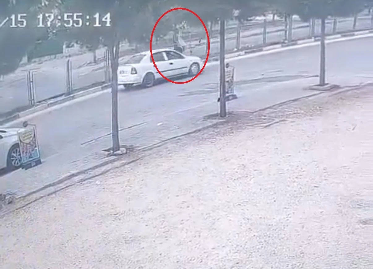 Diyarbakır Ergani’de Otomobilin Hızla Çarptığı Yaya Güvenlik Kamerasında
