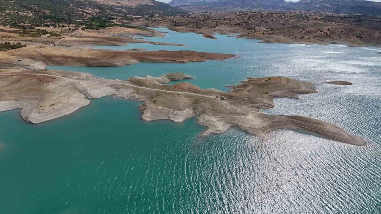   Dicle Barajı'ndaki Adacıklar Göz Kamaştırıyor