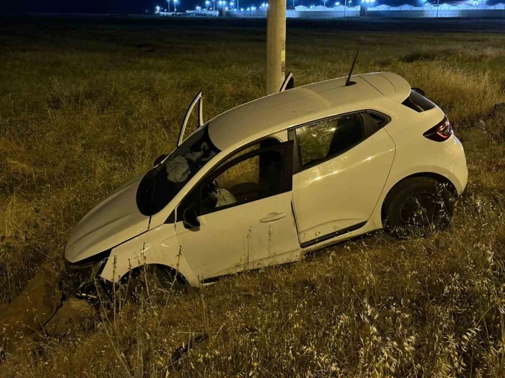 Diyarbakır Kayapınar'da Korkunç Kaza: Otomobil Şarampole Yuvarlandı, 3 Yaralı