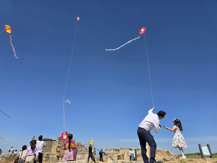 Diyarbakırlı Çocuklar Filistinli Akranlarına Destek İçin Gökyüzünü Renklendirdi