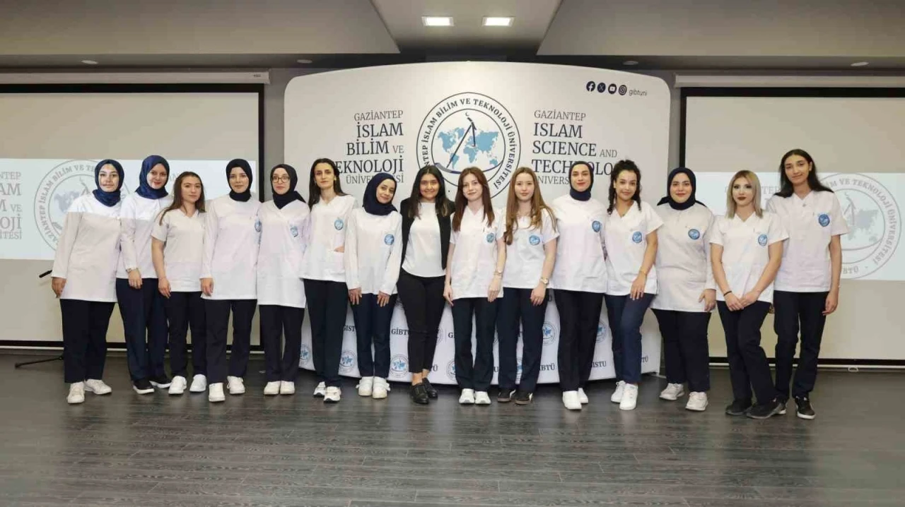 Dünya Ebeler Günü GİBTÜ’de Bilimsel Panel ve Coşkulu Etkinliklerle Kutlandı