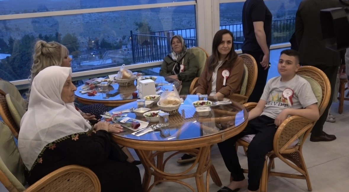  Duygu Yüklü Buluşma: Şehit Anneleri Tek Yürek Oldu