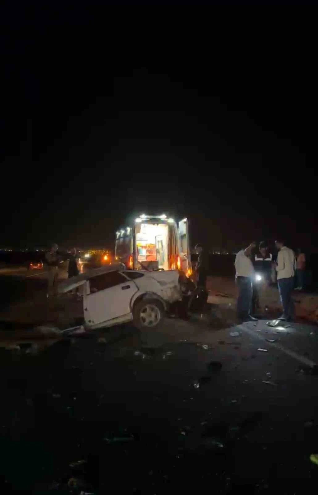 Feci Kaza: Otomobil Tıra Çarptı, 1 Ölü, 1 Yaralı