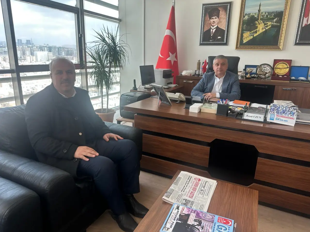 Feyzi Donan'dan  B&uuml;y&uuml;kşehir  Basın Daire Başkanı Reşat Uzun&rsquo;a Ziyaret 