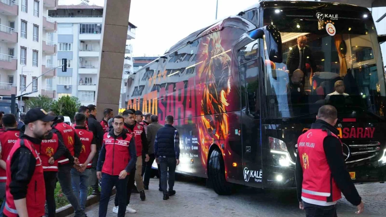 Galatasaray, Coşkuyla Karşılandı