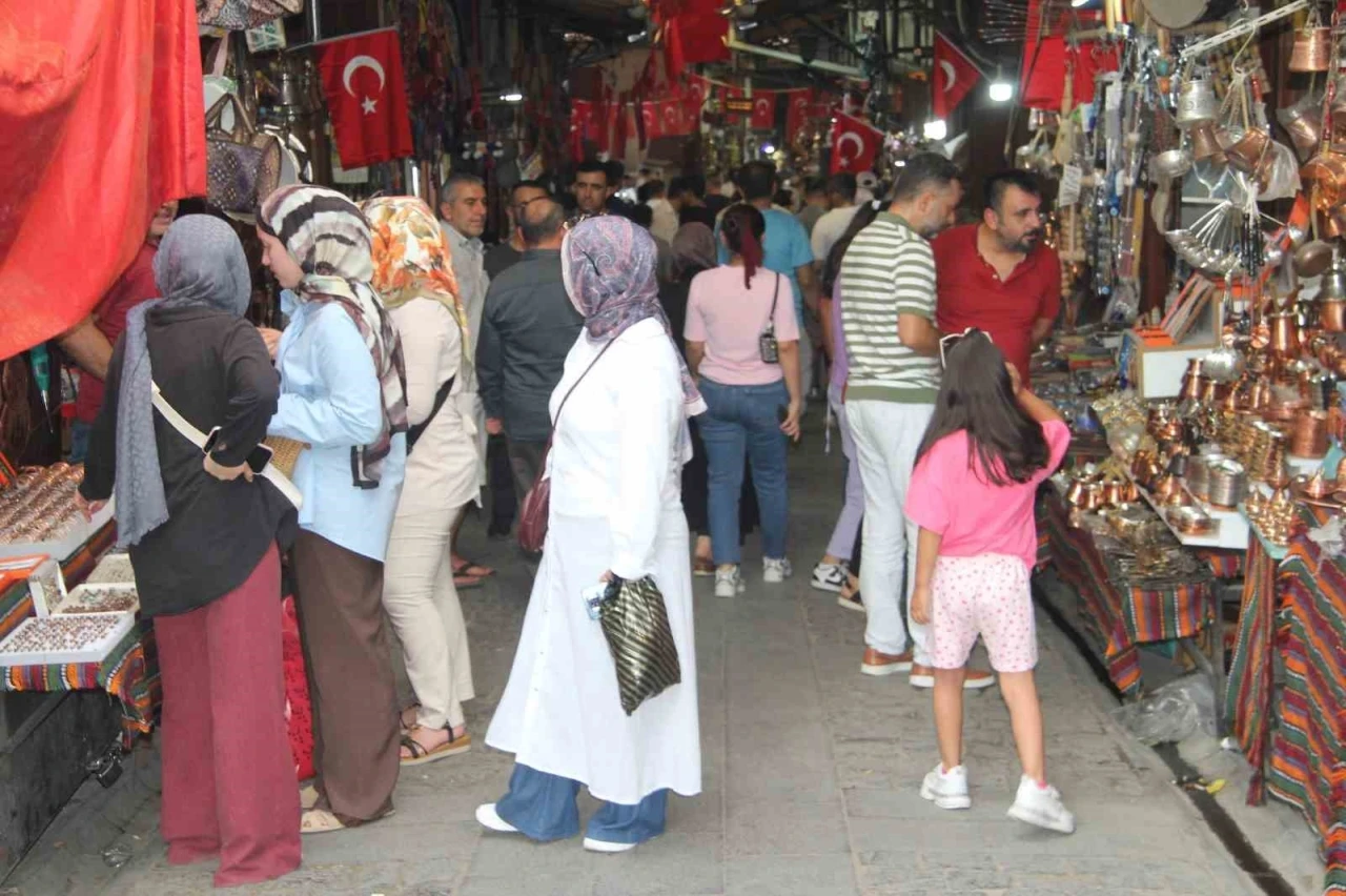 Gaziantep, 45 Derecelik Sıcağa Rağmen Turistlerin Uğrak Noktası Oldu