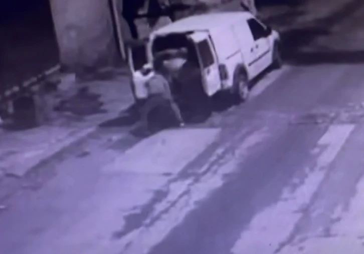 Gaziantep'te Gece Vakti İş Yerlerini Hedef Alan Hırsızlık Çetesi Kameralara Yakalandı