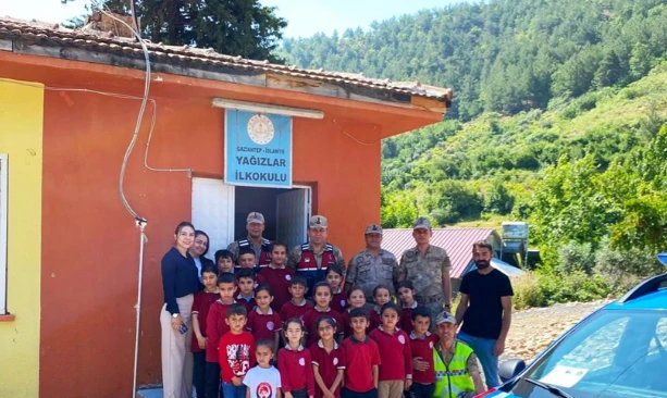 Gaziantep'te Jandarmadan Minik Öğrencilere Özel Ziyaret