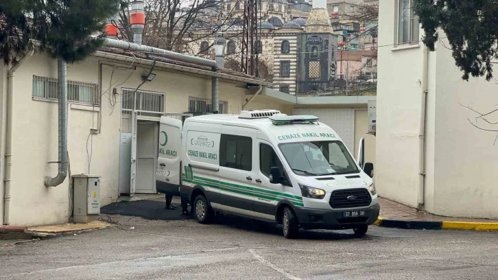 Gaziantep'te Kafa Kafaya Çarpışan Araçlarda 1 Ölü, 3 Yaralı