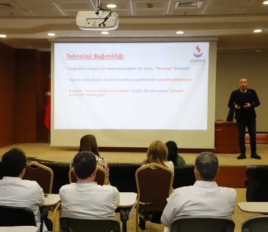 Gaziantep'te "Teknoloji Bağımlılığı" Konferansı Düzenlendi