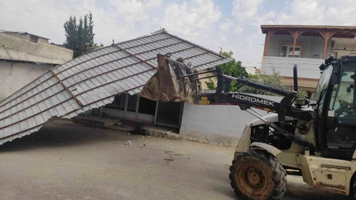 Gaziantep'te Rüzgarın Gücü: Bir Evden Çatıyı Uçurdu