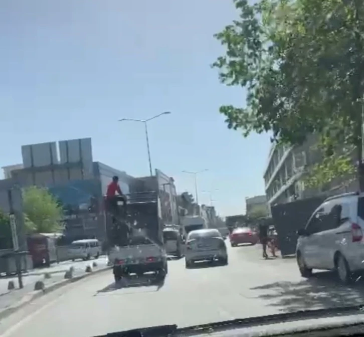 Gaziantep'te Tehlikeli Yolculuk: Hayatı Hiçe Sayan Anlar Kamerada