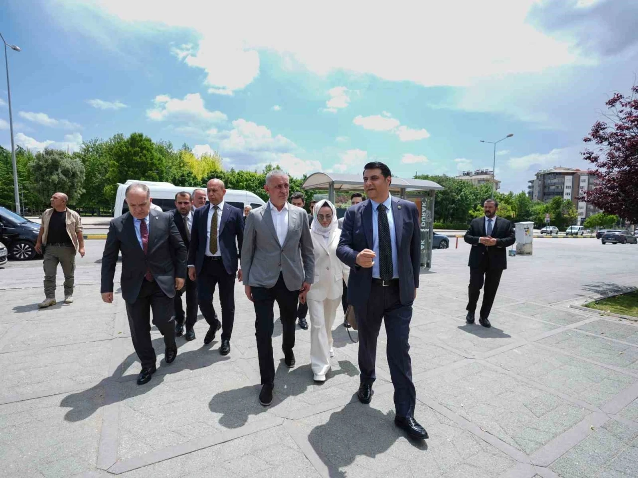 Hacıosmanoğlu’ndan D.T. Şehitkamil Sahnesi’ne Övgü: “Beklentimin Üzerinde”