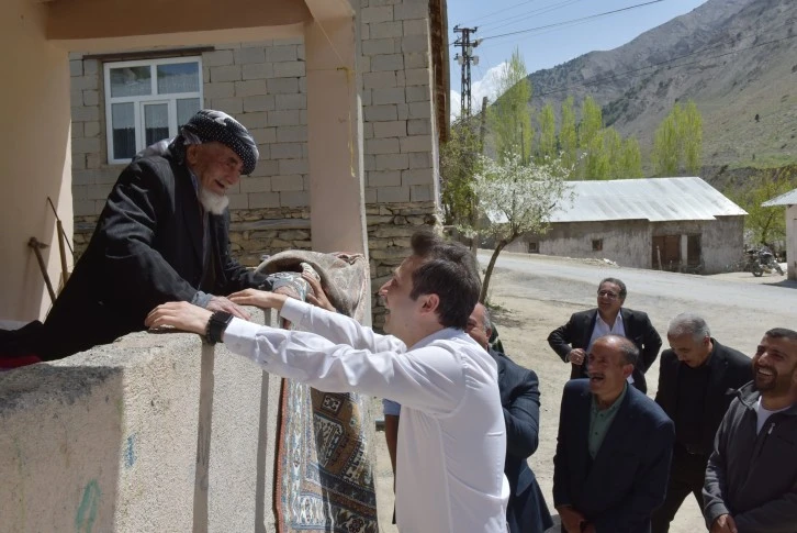 Hakkari Vali Yardımcısı Köyleri Ziyaret Etti: Vatandaşların Sorunlarını Dinledi