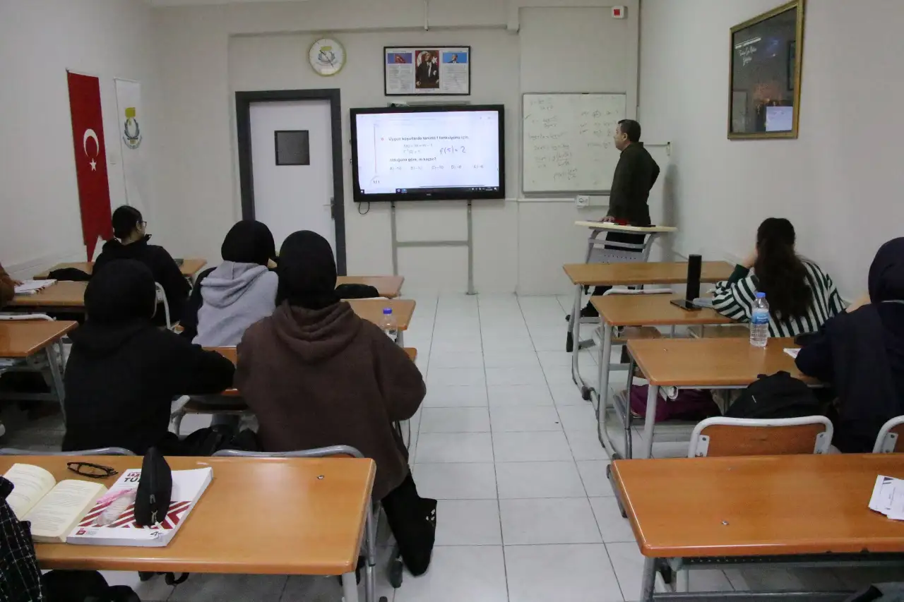 Haliliye&rsquo;de Eğitim Seferberliği: Gen&ccedil;ler Yarınlara Belediye Desteğiyle Hazırlanıyor!
