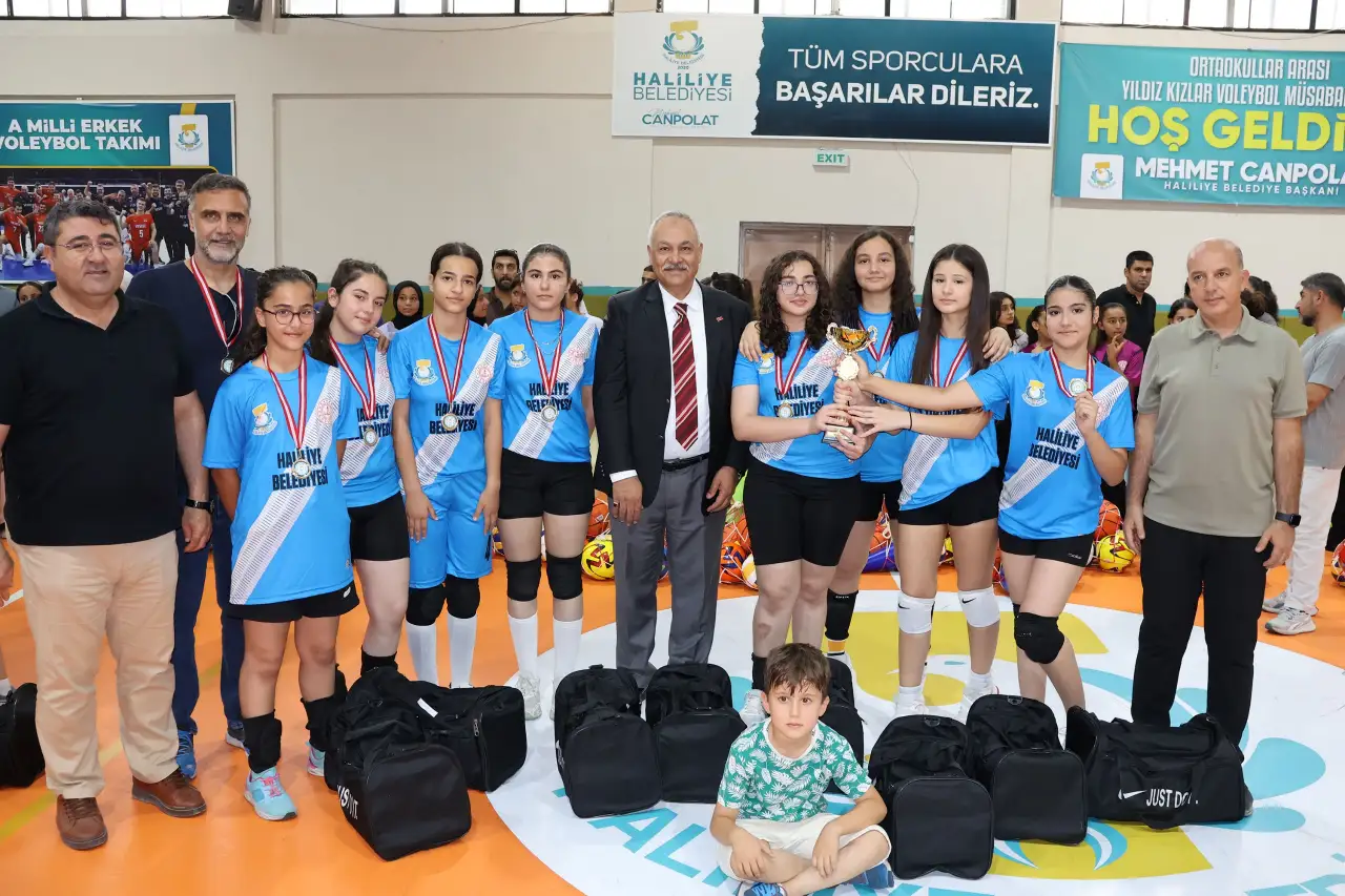 Haliliye&rsquo;de Voleybol Ş&ouml;leni: Gen&ccedil; Sporcular Kıyasıya M&uuml;cadele Etti