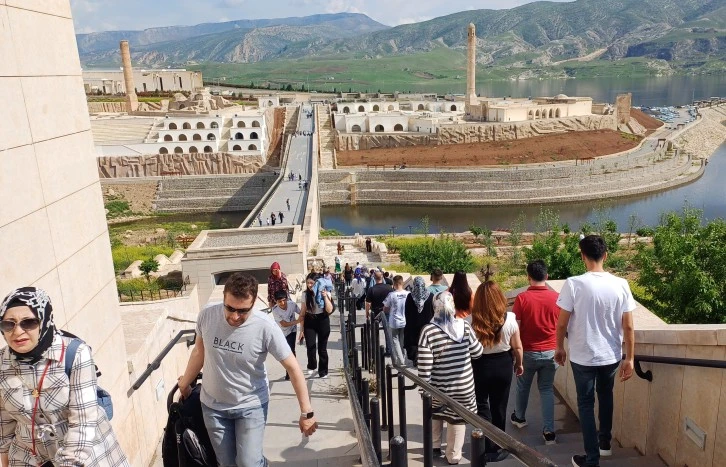 Hasankeyf'te Bayram Yoğunluğu: Tarihi Mirasın Yeni Yüzüne Büyük İlgi