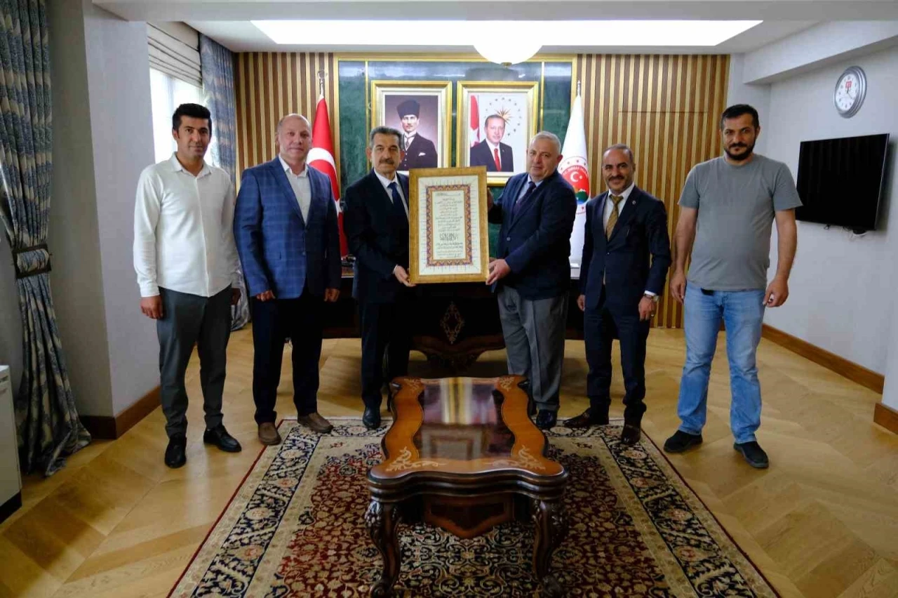 İhlas Vakfı Kurucular Kurulu’ndan Valisi Ekici’ye Ziyaret