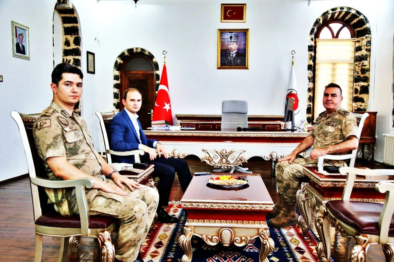 İl Jandarma Komutanı’ndan Siverek Kaymakamı’na Hayırlı Olsun Ziyareti