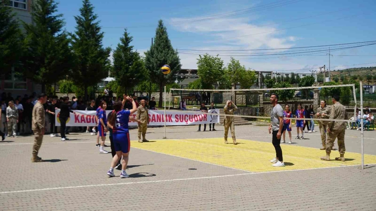 Jandarmadan Öğrencilere Aile ve Farkındalık Dolu Mesajlar