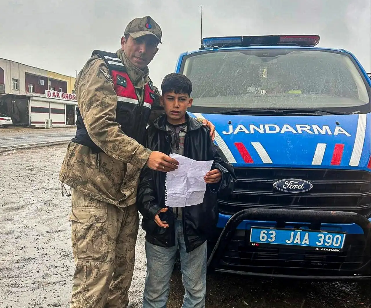 Jandarmaya Sel B&ouml;lgesinde Duygu Dolu Teşekk&uuml;r Mektubu!