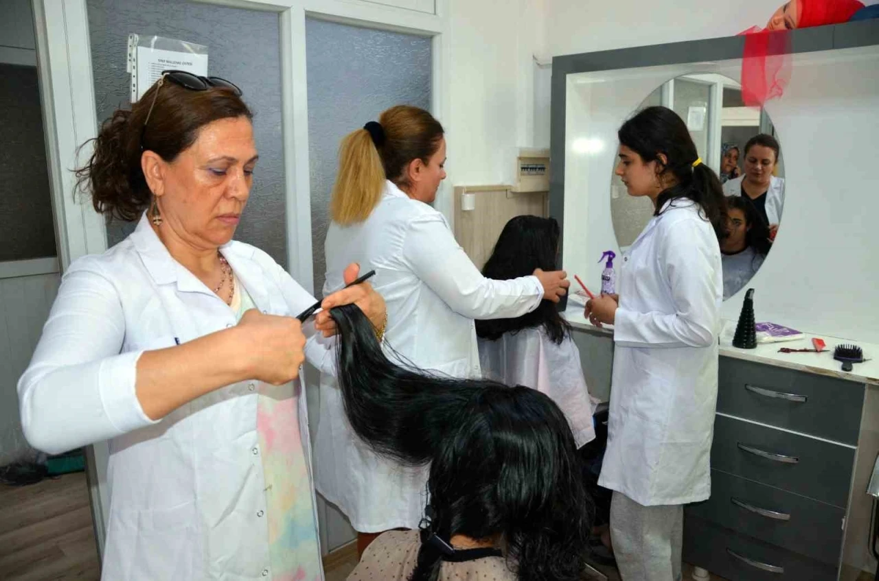  Kadınlara Yönelik Mesleki Kurslarla Hem Eğitim Hem Dayanışma
